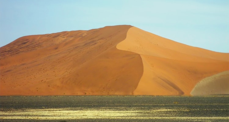 Sand dune in contrast, Namib-Naukluft National Park, Namibia